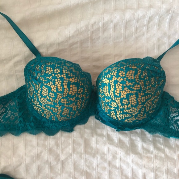 NWOT bra and panties set - Picture 3 of 6